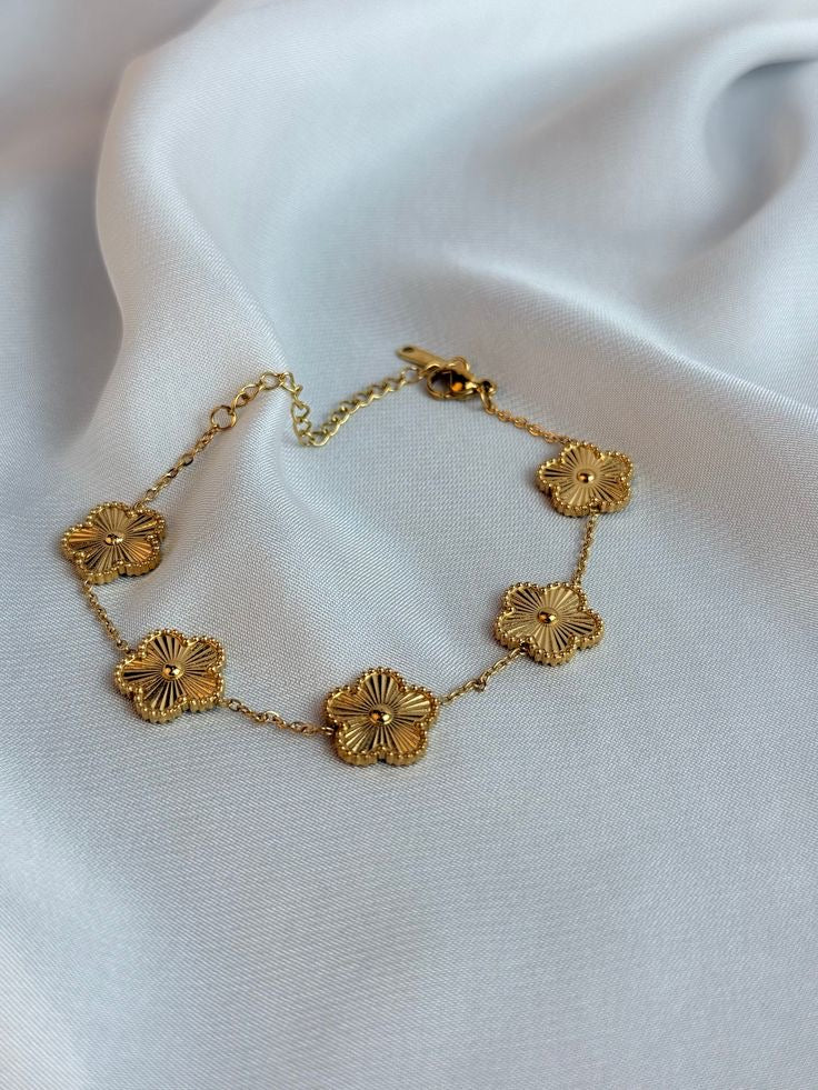 Necklce & Bracelet pair by SMN Jeweller